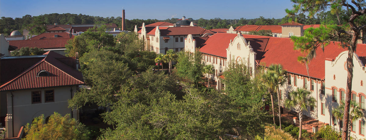 Students on Valdosta State's campus